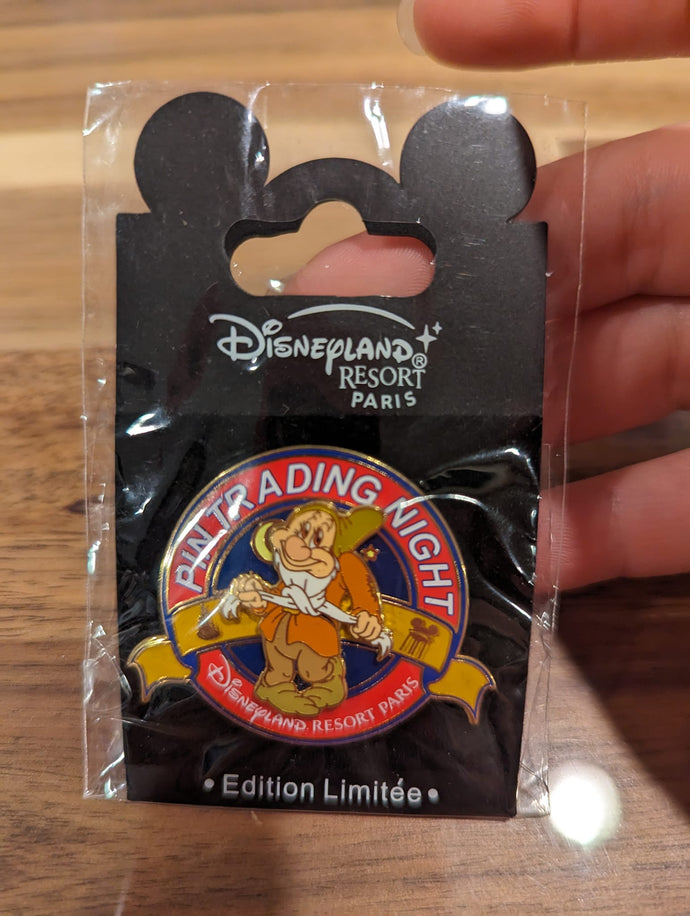 Disneyland Paris Pin Trading Night Bashful Pin New on Card
