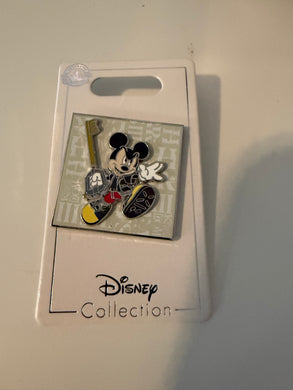 Kingdom Hearts Mickey Pin New on Card