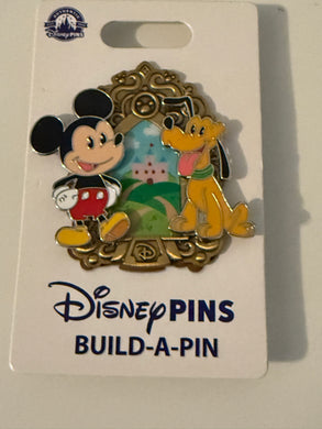 Mickey Mouse and Pluto Build a Pin New on Card