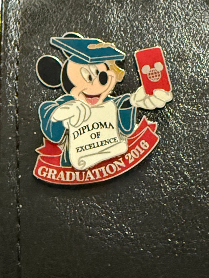 Mickey Mouse Graduation 2016 Limited Edition Pin