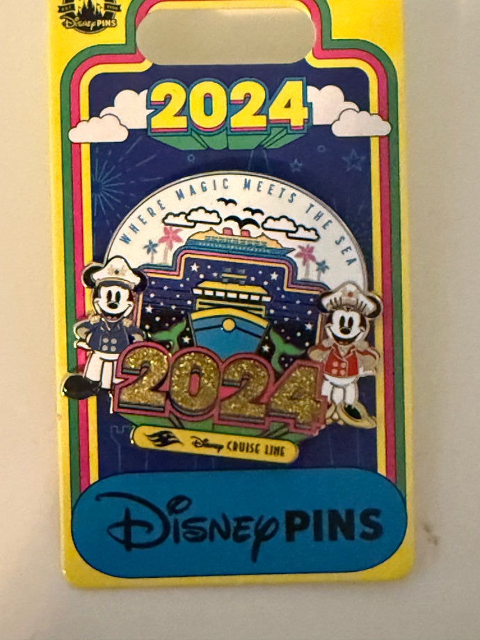 Mickey and Minnie 2024 Disney Cruise Line Pin New on Card