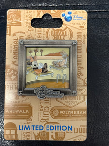 Minnie Mouse and Daisy Duck DVC Limited Edition Pin New on Card