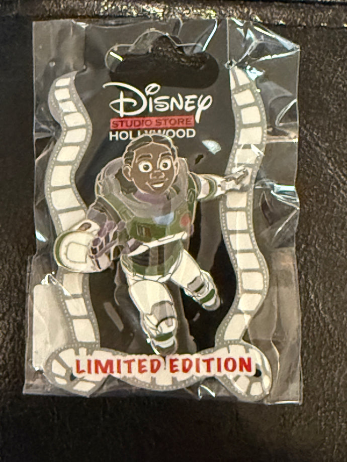 DSSH Izzy Limited Edition Pin New on Card
