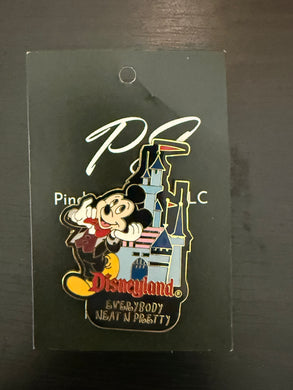 Everybody Neat and Pretty Mickey Mouse Pin