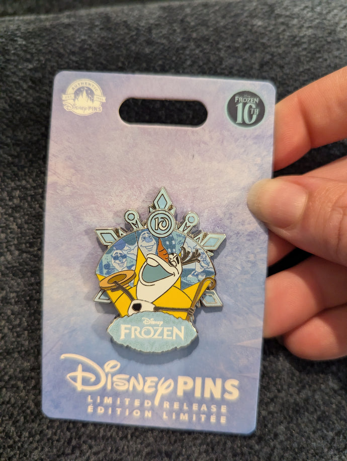 Olaf from Frozen 10th Anniversary Limited Release Pin New on Card