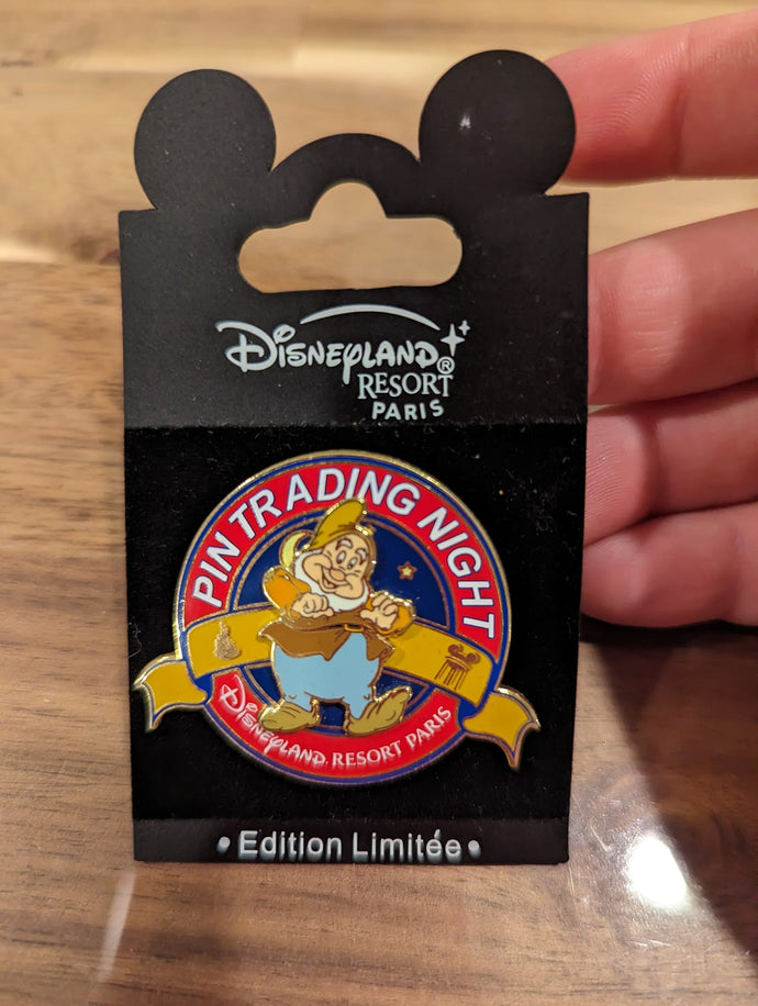 Disneyland Paris Happy Pin Trading Night Limited Edition Pin New on Card
