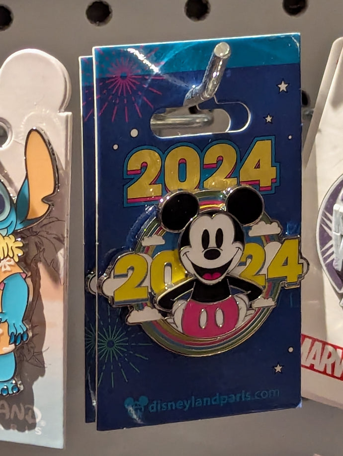 2024 Mickey Mouse Disneyland Paris Pin New on Card