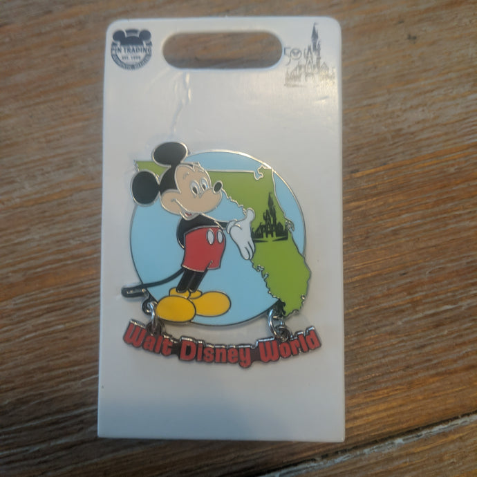 Mickey Mouse Walt Disney World Pin New on Card