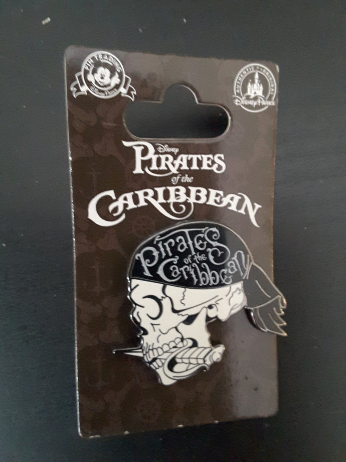 Pirates of the Caribbean Skull Pin New on Card